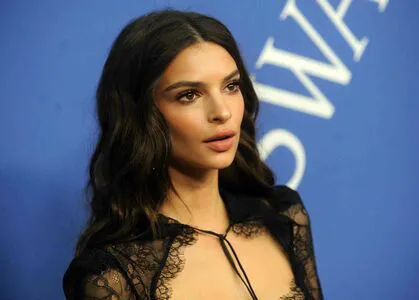 Emily Ratajkowski OnlyFans Leaked Free Thumbnail Picture - #8cDgheYX3h