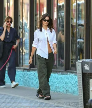 Emily Ratajkowski OnlyFans Leaked Free Thumbnail Picture - #8gohZ4U5RQ