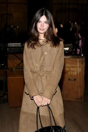 Emily Ratajkowski OnlyFans Leaked Free Thumbnail Picture - #8liM5HdRBF