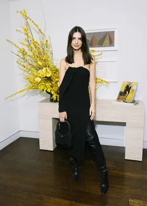 Emily Ratajkowski OnlyFans Leaked Free Thumbnail Picture - #8orQ2Vc4G9