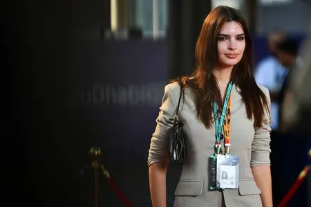 Emily Ratajkowski OnlyFans Leaked Free Thumbnail Picture - #8rTIUM8HHx