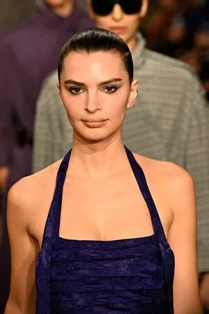 Emily Ratajkowski OnlyFans Leaked Free Thumbnail Picture - #8xMrIVgKVI