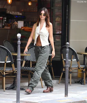 Emily Ratajkowski OnlyFans Leaked Free Thumbnail Picture - #917xqzhEMV