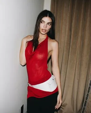 Emily Ratajkowski OnlyFans Leaked Free Thumbnail Picture - #9MwJ3d5sy9