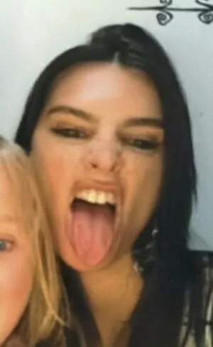 Emily Ratajkowski OnlyFans Leaked Free Thumbnail Picture - #9ei7czbBeR