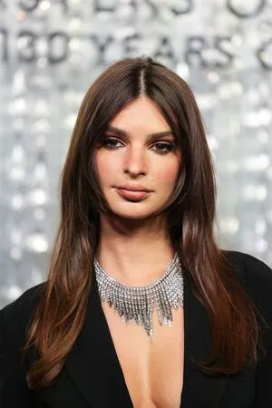 Emily Ratajkowski OnlyFans Leaked Free Thumbnail Picture - #9shPnZN61v