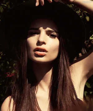 Emily Ratajkowski OnlyFans Leaked Free Thumbnail Picture - #A22HmCKoU7