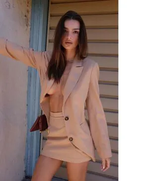 Emily Ratajkowski OnlyFans Leaked Free Thumbnail Picture - #AABaRkGfTE
