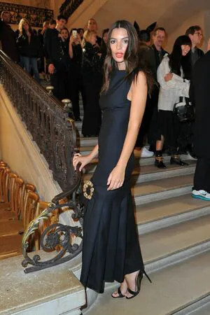 Emily Ratajkowski OnlyFans Leaked Free Thumbnail Picture - #AkoivnCOFK