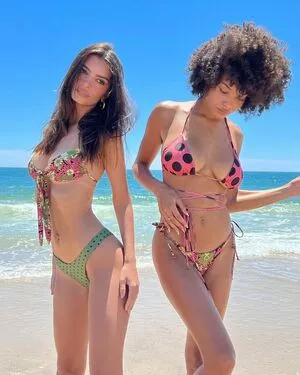 Emily Ratajkowski OnlyFans Leaked Free Thumbnail Picture - #Aw9peag11x