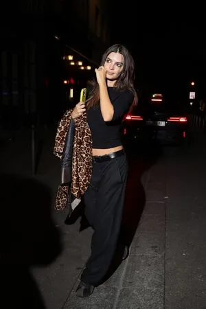 Emily Ratajkowski OnlyFans Leaked Free Thumbnail Picture - #B2CgSpBAzf