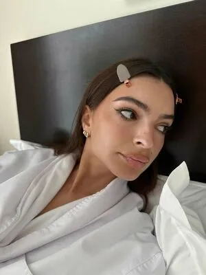 Emily Ratajkowski OnlyFans Leaked Free Thumbnail Picture - #BELVjHLNn7