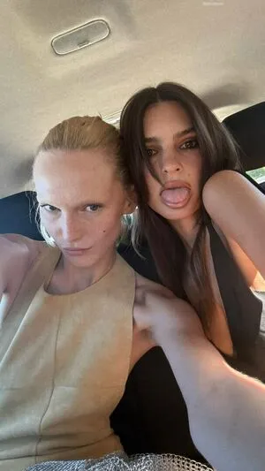 Emily Ratajkowski OnlyFans Leaked Free Thumbnail Picture - #C7QrQntn4M