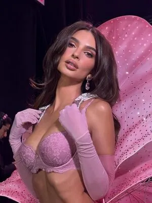 Emily Ratajkowski OnlyFans Leaked Free Thumbnail Picture - #DH9tv733wk