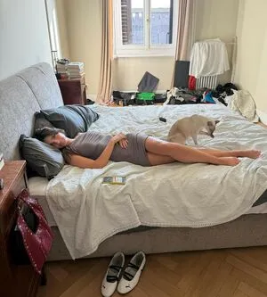 Emily Ratajkowski OnlyFans Leaked Free Thumbnail Picture - #De8YIesxAY