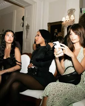 Emily Ratajkowski OnlyFans Leaked Free Thumbnail Picture - #E5sKHmk32s