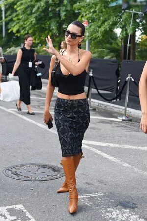 Emily Ratajkowski OnlyFans Leaked Free Thumbnail Picture - #E7qNFp8tDF