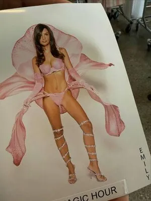 Emily Ratajkowski OnlyFans Leaked Free Thumbnail Picture - #EDycG9SuGz