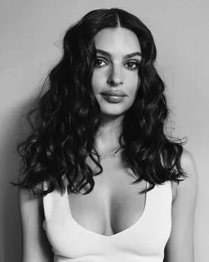 Emily Ratajkowski OnlyFans Leaked Free Thumbnail Picture - #EKLZRNDSzk