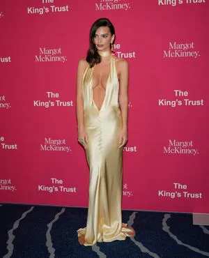 Emily Ratajkowski OnlyFans Leaked Free Thumbnail Picture - #F5w8iqAG3d