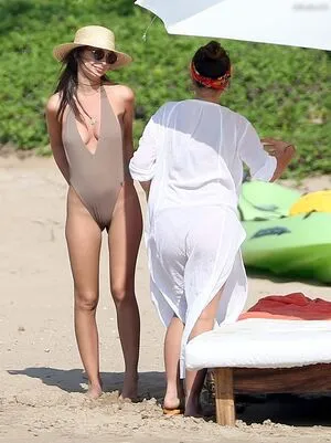 Emily Ratajkowski OnlyFans Leaked Free Thumbnail Picture - #FEArPhgetd