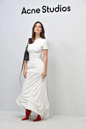 Emily Ratajkowski OnlyFans Leaked Free Thumbnail Picture - #FUtJ8kC184