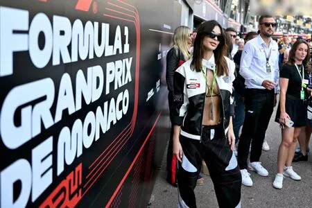 Emily Ratajkowski OnlyFans Leaked Free Thumbnail Picture - #G8dm17xWrr