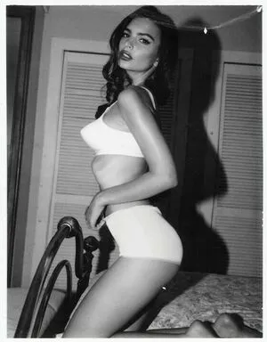 Emily Ratajkowski OnlyFans Leaked Free Thumbnail Picture - #GiRwMeWhJi
