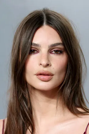 Emily Ratajkowski OnlyFans Leaked Free Thumbnail Picture - #HO5Ya4EE3a