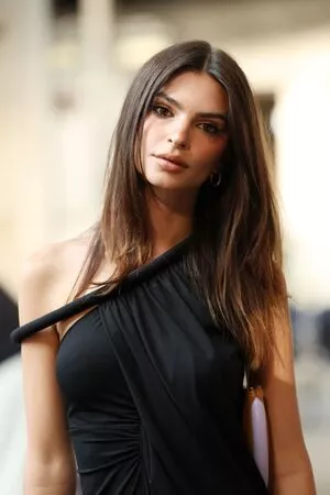 Emily Ratajkowski OnlyFans Leaked Free Thumbnail Picture - #HiJGFIOcic