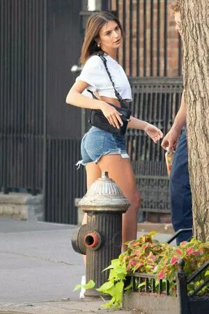 Emily Ratajkowski OnlyFans Leaked Free Thumbnail Picture - #HnxLJvGzcS