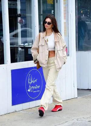 Emily Ratajkowski OnlyFans Leaked Free Thumbnail Picture - #ILHuNhGmGb