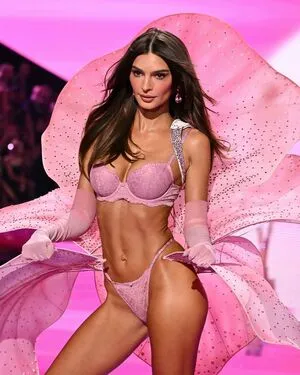 Emily Ratajkowski OnlyFans Leaked Free Thumbnail Picture - #IdA5YPiNJk
