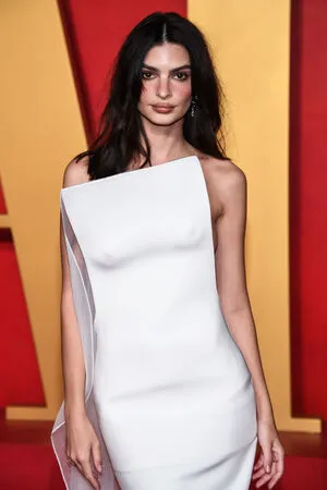 Emily Ratajkowski OnlyFans Leaked Free Thumbnail Picture - #J7yl8m6Rpn