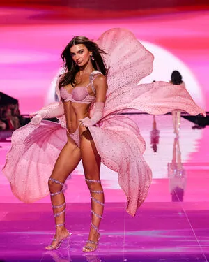 Emily Ratajkowski OnlyFans Leaked Free Thumbnail Picture - #JaeDuGiSKR