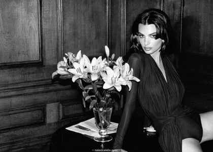 Emily Ratajkowski OnlyFans Leaked Free Thumbnail Picture - #Kffe2Roo5d