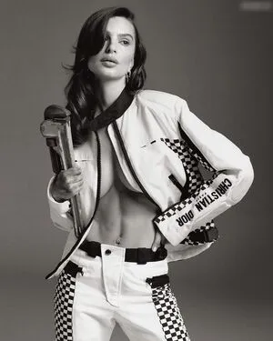 Emily Ratajkowski OnlyFans Leaked Free Thumbnail Picture - #KrrPx4T0ZL