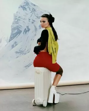 Emily Ratajkowski OnlyFans Leaked Free Thumbnail Picture - #LG09BUVySD