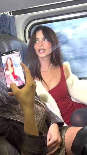 Emily Ratajkowski OnlyFans Leaked Free Thumbnail Picture - #LLucNfM1pt