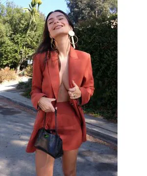 Emily Ratajkowski OnlyFans Leaked Free Thumbnail Picture - #LkbpZncSCX