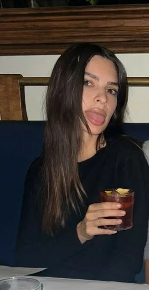 Emily Ratajkowski OnlyFans Leaked Free Thumbnail Picture - #MuCY2zjUKX