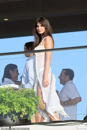 Emily Ratajkowski OnlyFans Leaked Free Thumbnail Picture - #NH6XjUSAqM