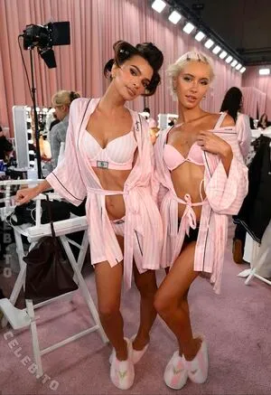 Emily Ratajkowski OnlyFans Leaked Free Thumbnail Picture - #NK6F4pecL8