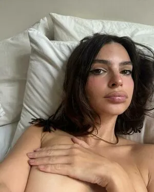 Emily Ratajkowski OnlyFans Leaked Free Thumbnail Picture - #O2G798SJZp