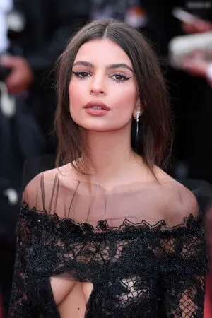 Emily Ratajkowski OnlyFans Leaked Free Thumbnail Picture - #OAX0LBzYSg