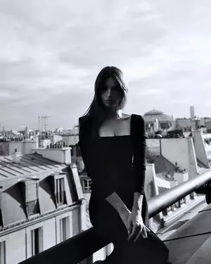 Emily Ratajkowski OnlyFans Leaked Free Thumbnail Picture - #OJhMDCi5Xs