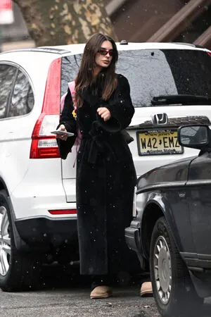 Emily Ratajkowski OnlyFans Leaked Free Thumbnail Picture - #ONrjrbybck