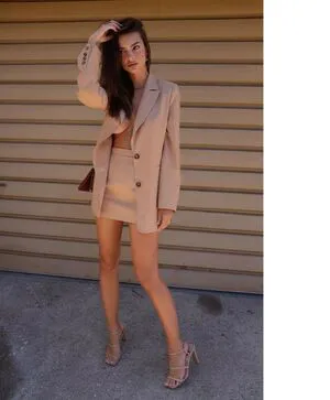 Emily Ratajkowski OnlyFans Leaked Free Thumbnail Picture - #Ovs2r2MTLY