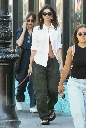 Emily Ratajkowski OnlyFans Leaked Free Thumbnail Picture - #PHlJKr71mJ