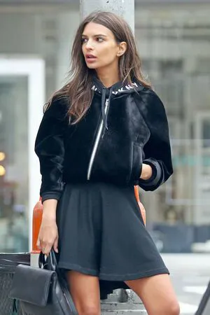 Emily Ratajkowski OnlyFans Leaked Free Thumbnail Picture - #PQwwzh55Od